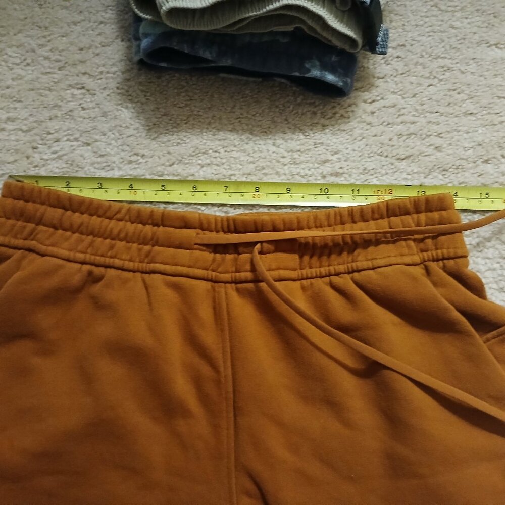 NWOT! Lululemon Loungeful high Rise women's short 4 inch inseam, size 6